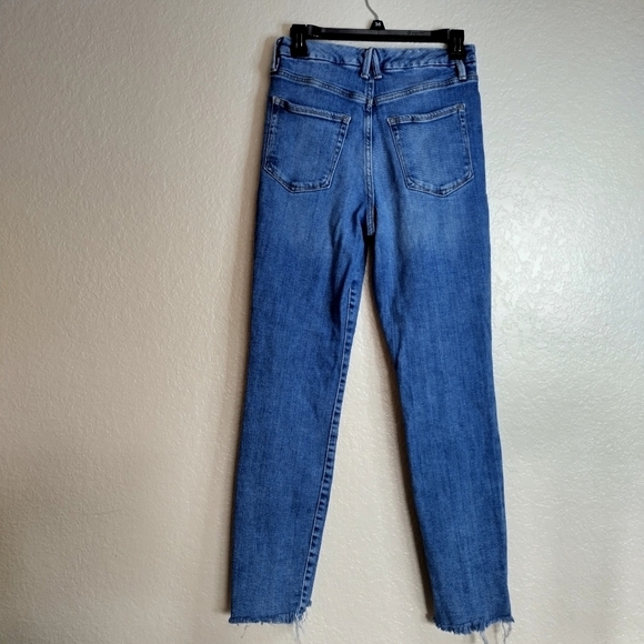 Good American Good Waist Step Hem Jeans in indigo 201 sz 28/6 - Picture 7 of 9